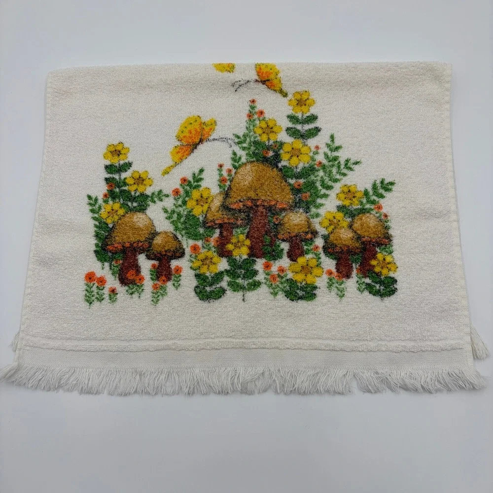 Vintage Sayco Mushroom Butterfly Fringed Hand Towel Retro 70s Cottagecore Cream